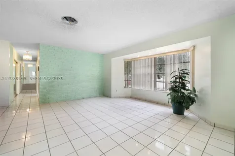 790 W 73rd Place Hialeah FL 33014