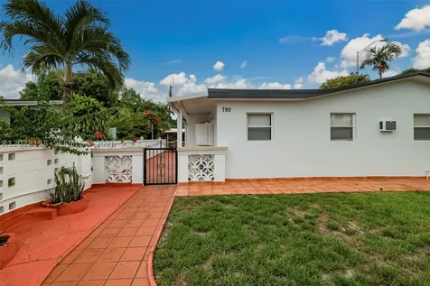 790 W 73rd Place Hialeah FL 33014