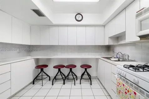 790 W 73rd Place Hialeah FL 33014