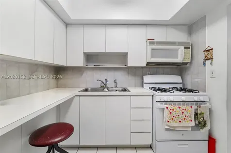 790 W 73rd Place Hialeah FL 33014