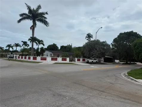 790 W 73rd Place Hialeah FL 33014