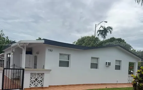790 W 73rd Place Hialeah FL 33014