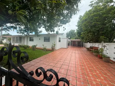 790 W 73rd Place Hialeah FL 33014