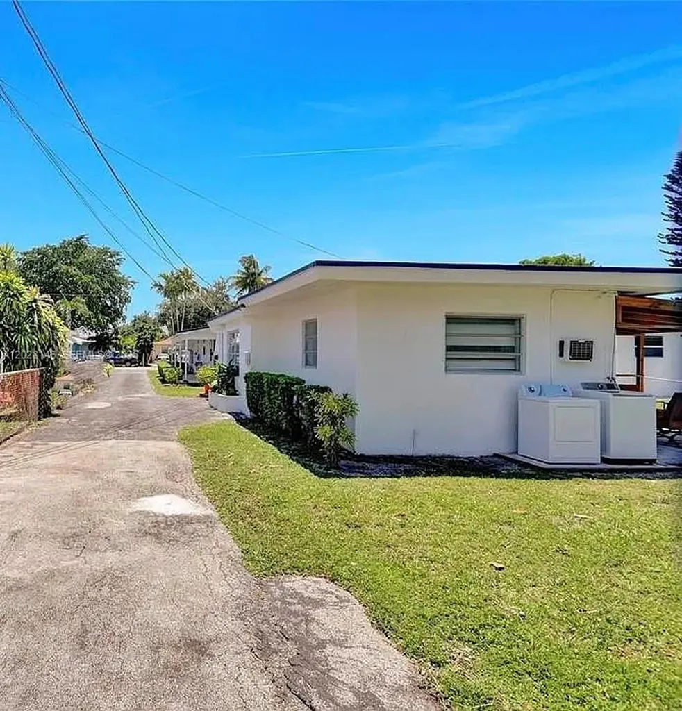 2627 Lincoln Street Hollywood FL 33020
