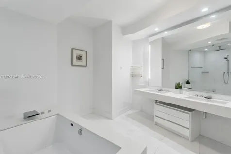 18555 Collins Avenue Sunny Isles Beach FL 33160
