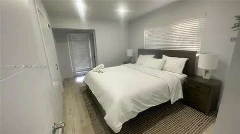 4290 SW 9th Street Miami FL 33134