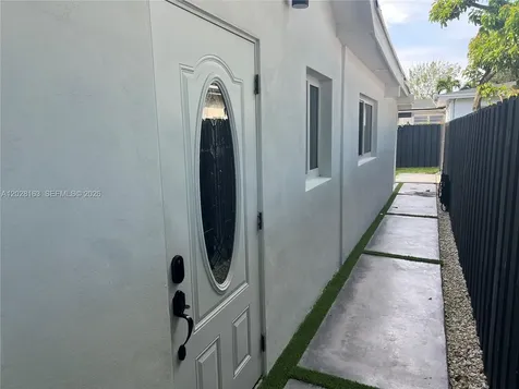 4290 SW 9th Street Miami FL 33134