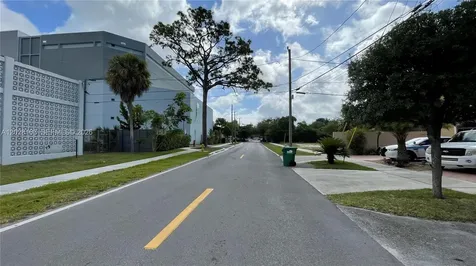 4290 SW 9th Street Miami FL 33134