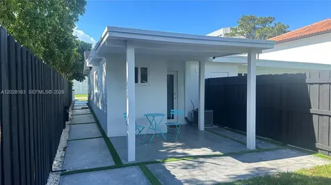 4290 SW 9th Street Miami FL 33134