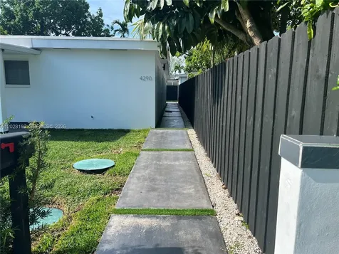 4290 SW 9th Street Miami FL 33134