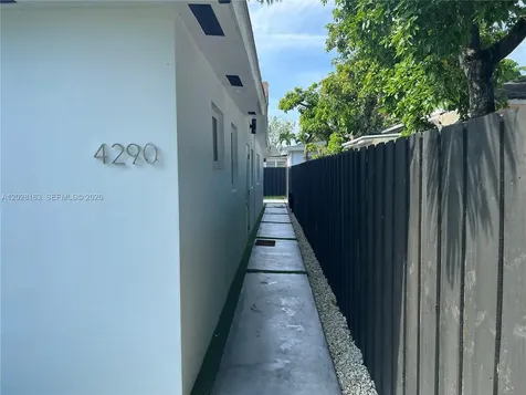 4290 SW 9th Street Miami FL 33134