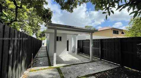4290 SW 9th Street Miami FL 33134
