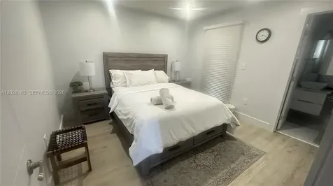 4290 SW 9th Street Miami FL 33134