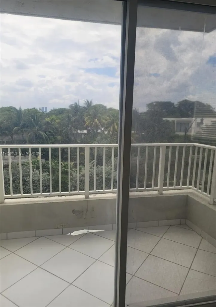 2600 Collins Avenue Miami Beach FL 33140