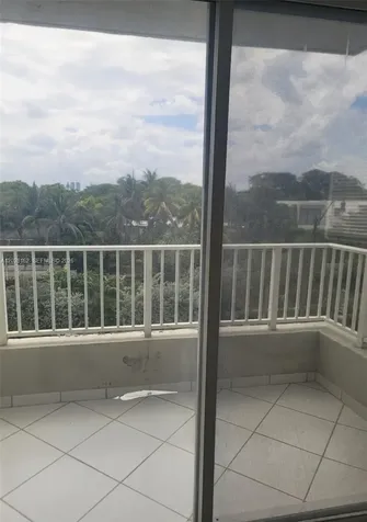 2600 Collins Avenue Miami Beach FL 33140