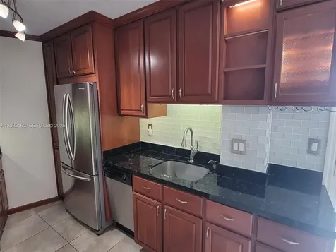 2600 Collins Avenue Miami Beach FL 33140