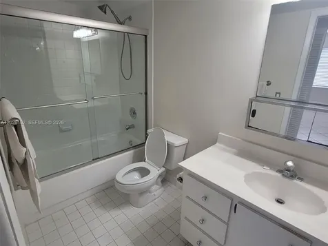 2600 Collins Avenue Miami Beach FL 33140