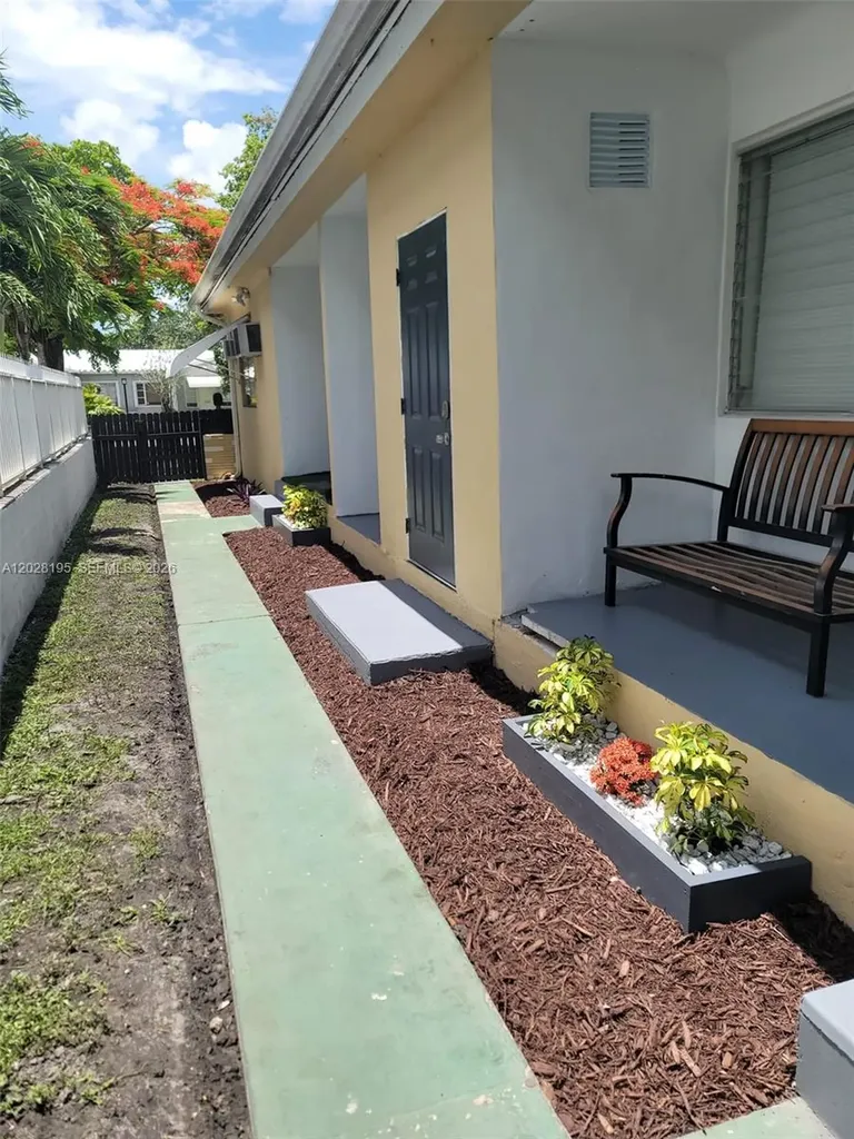 1723 Wiley Street Hollywood FL 33020
