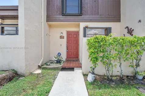 9942 NW 10th Street Pembroke Pines FL 33024