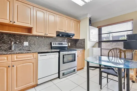 9942 NW 10th Street Pembroke Pines FL 33024