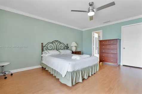 9942 NW 10th Street Pembroke Pines FL 33024