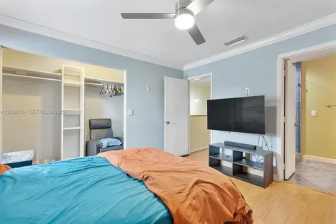 9942 NW 10th Street Pembroke Pines FL 33024