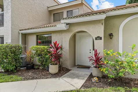 940 Augusta Naples FL 34113