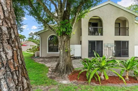 940 Augusta Naples FL 34113