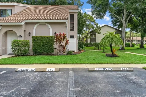 940 Augusta Naples FL 34113