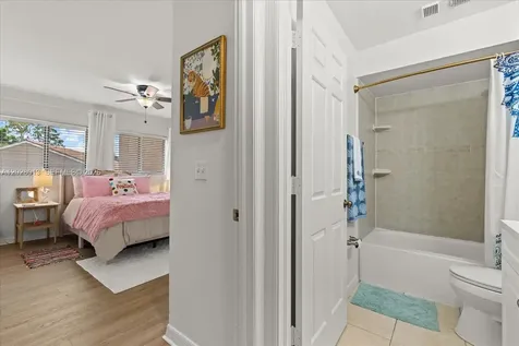 940 Augusta Naples FL 34113