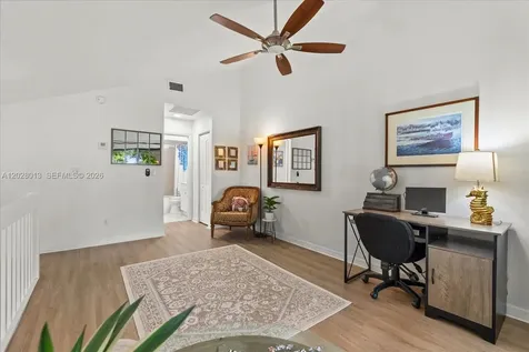 940 Augusta Naples FL 34113