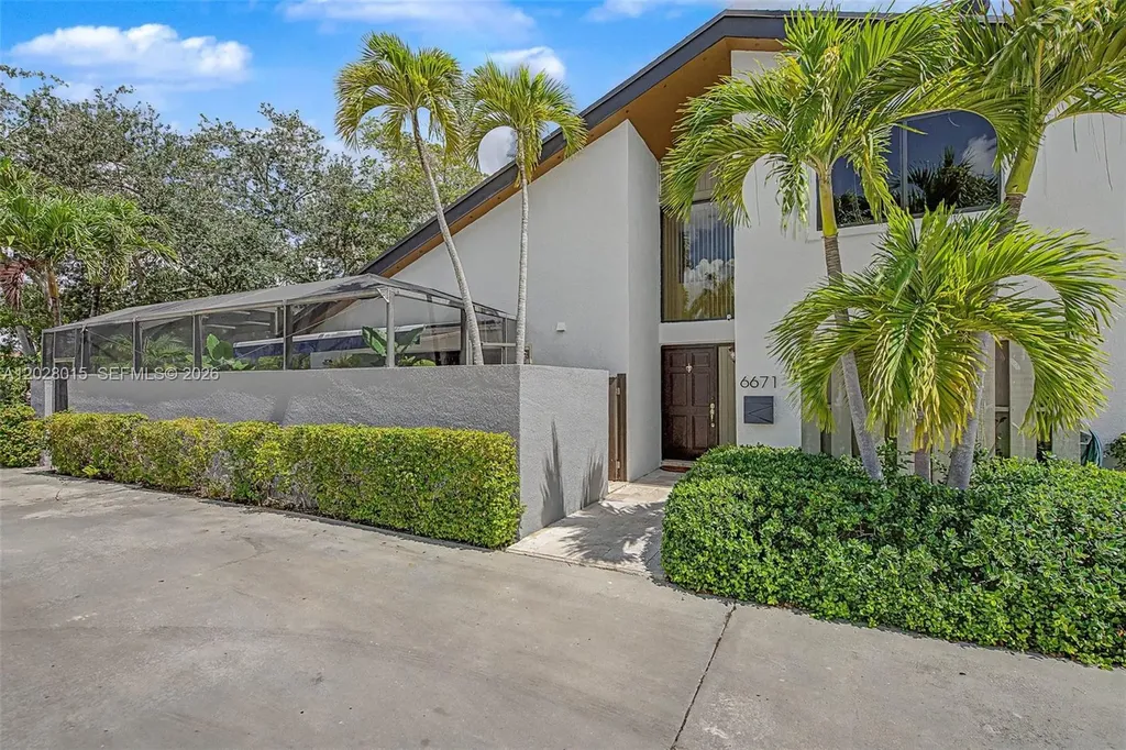 6671 SW 70th Terrace South Miami FL 33143