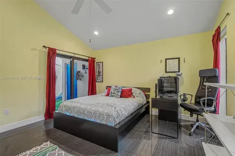 6671 SW 70th Terrace South Miami FL 33143