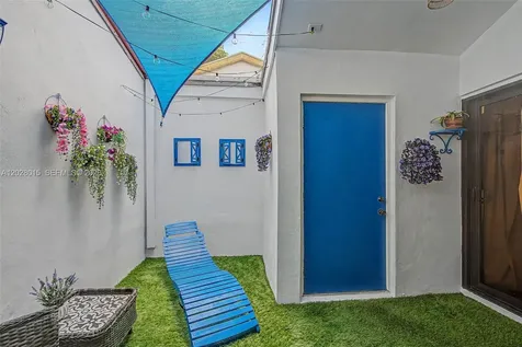 6671 SW 70th Terrace South Miami FL 33143