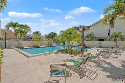 6671 SW 70th Terrace South Miami FL 33143