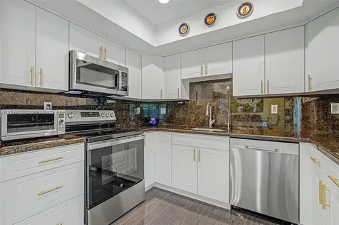 6671 SW 70th Terrace South Miami FL 33143