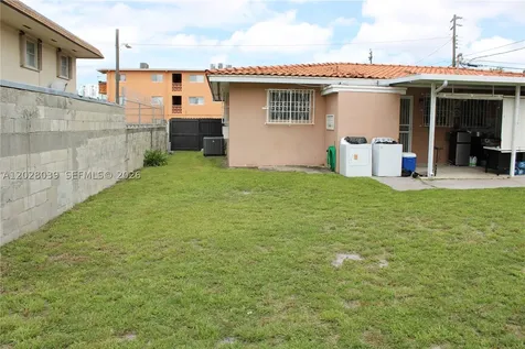 1040 NW 23rd Court Miami FL 33125