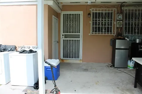 1040 NW 23rd Court Miami FL 33125