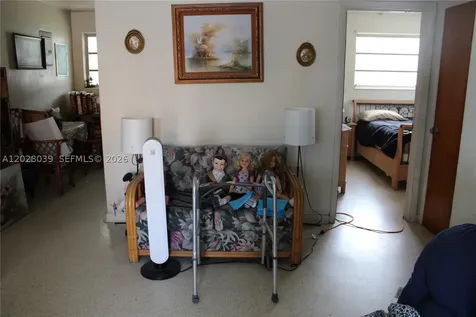 1040 NW 23rd Court Miami FL 33125