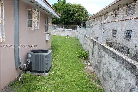 1040 NW 23rd Court Miami FL 33125