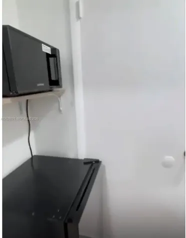 570 W 46th Place Hialeah FL 33012