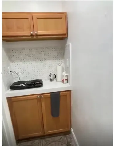 570 W 46th Place Hialeah FL 33012