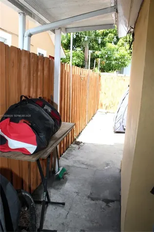 1022 NW 22nd Place Miami FL 33125