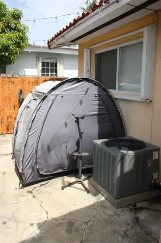 1022 NW 22nd Place Miami FL 33125