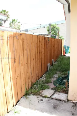 1022 NW 22nd Place Miami FL 33125