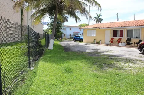 1022 NW 22nd Place Miami FL 33125