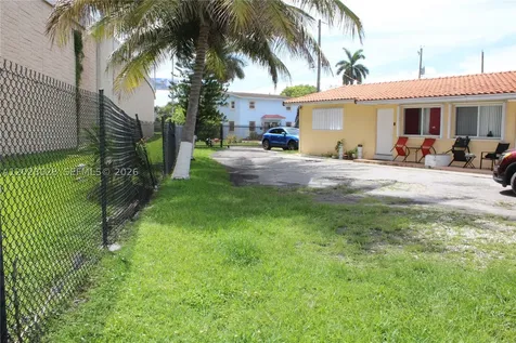 1022 NW 22nd Place Miami FL 33125