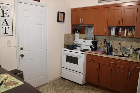 1022 NW 22nd Place Miami FL 33125