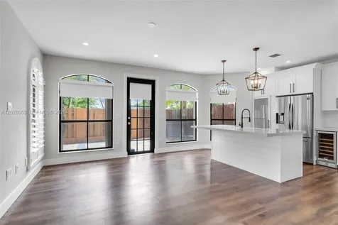 10276 NW 30th Terrace Doral FL 33172
