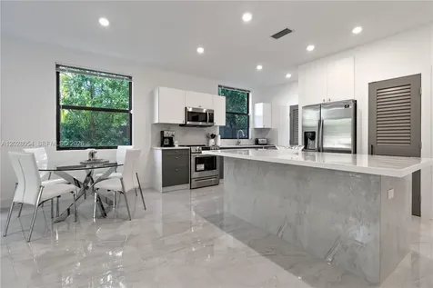 2887 SW 33rd Avenue Miami FL 33133